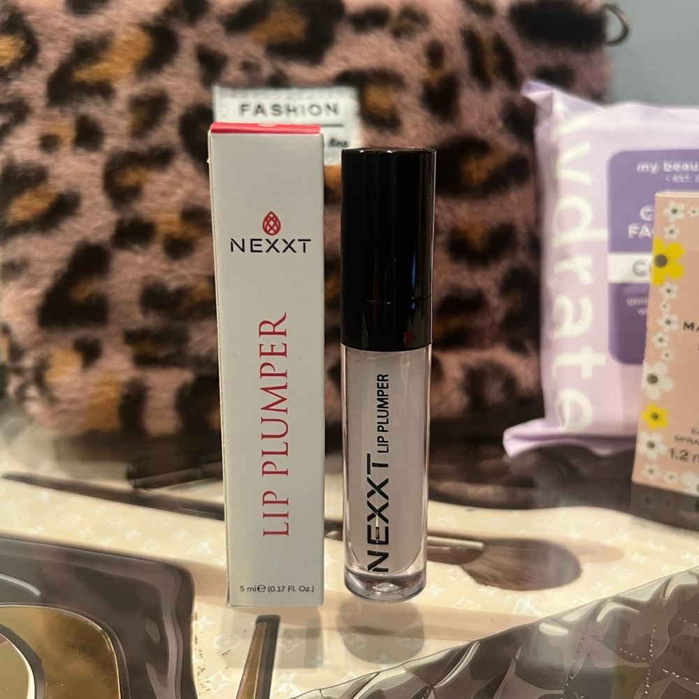Essentials Make Up Bundle - 6 pc Set - Picture 4 of 11